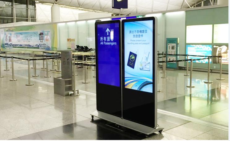 落地式广告机车站候车式应用