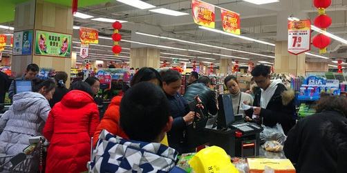 自助收银机缓解超市排长队现象