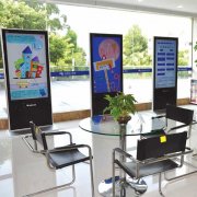 数字标牌液晶显示器跟家用电视最大的区别