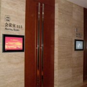 数字标牌在电梯楼宇提高潜在价值