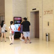 室外广告机如何维护才能稳定高效服务