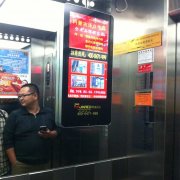 液晶广告机使用过程中应该注意什么