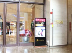 液晶广告机助力传统门店转型“智慧门店”